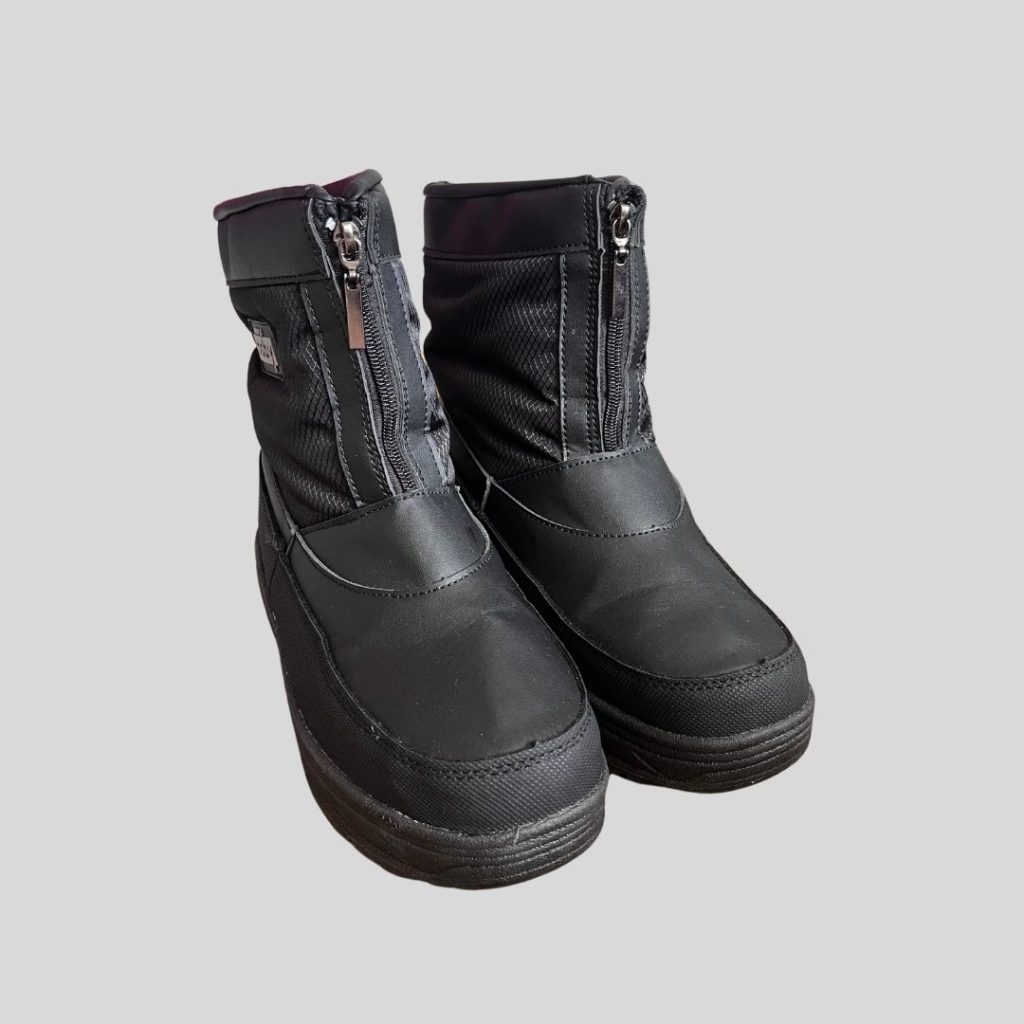 High black middle zipper waterproof snow boots suitable for Hokkaido, China, Europe snow trip