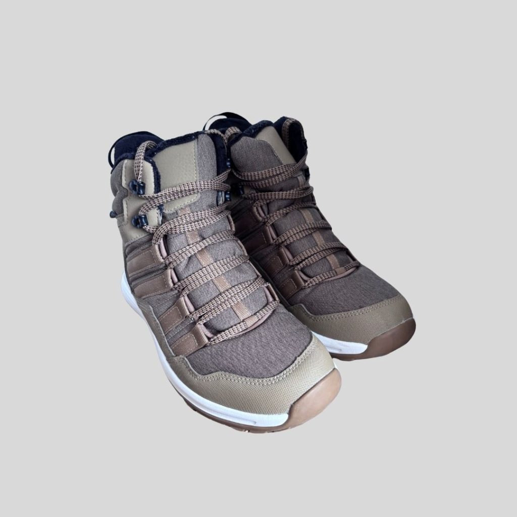 Decathlon brown waterproof insulated winter boots suitable for city walk Japan, Korea, China, New Zealand, Australia winter trip