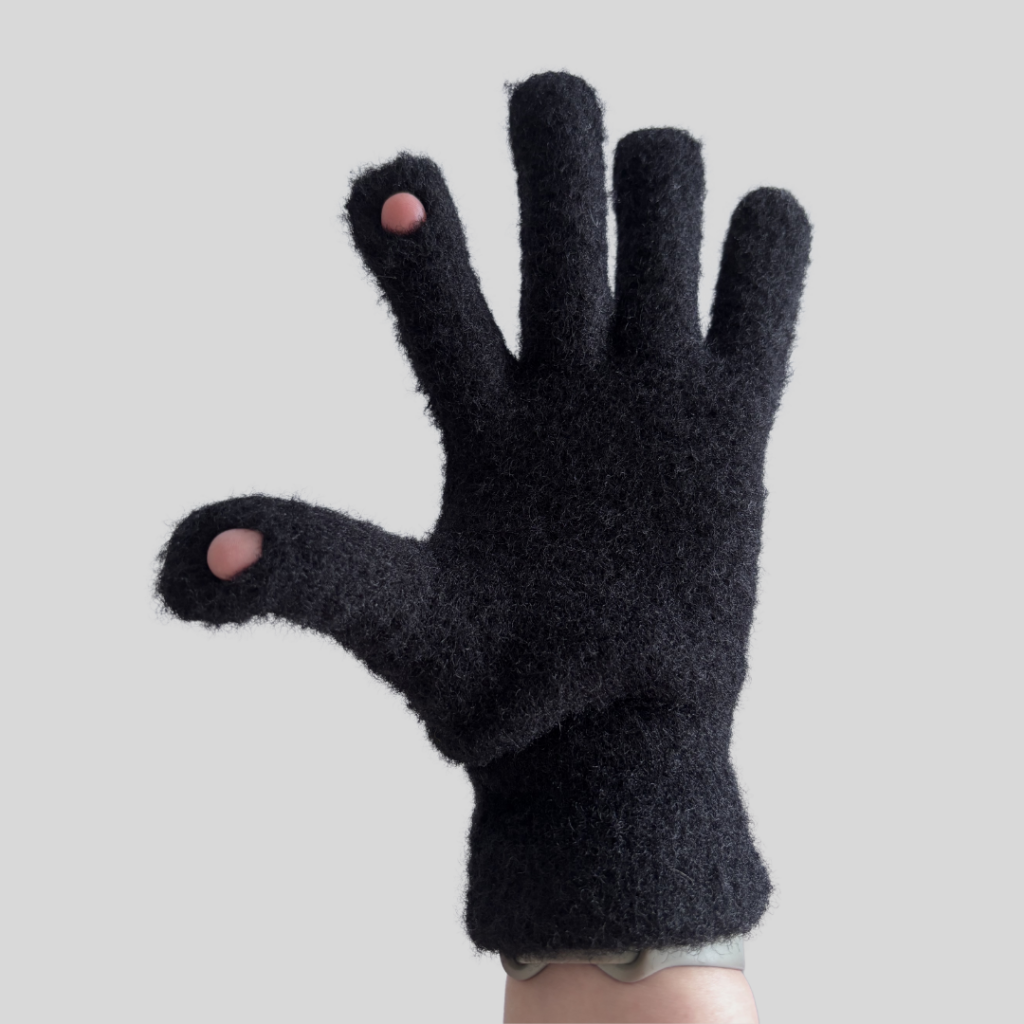 Thermal touchscreen gloves