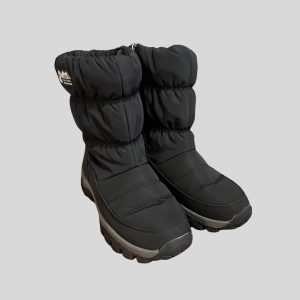 Black high waterproof wool insulated padded snow boots suitable for Harbin, Scandinavia winter trip