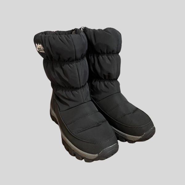 Black high waterproof wool insulated padded snow boots suitable for Harbin, Scandinavia winter trip