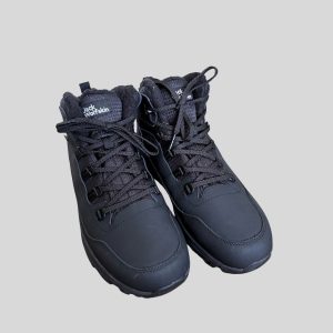 Jack wolfskin black ankle waterproof insulated winter boots suitable for city walk at Japan, Korea, China, Europe winter trip