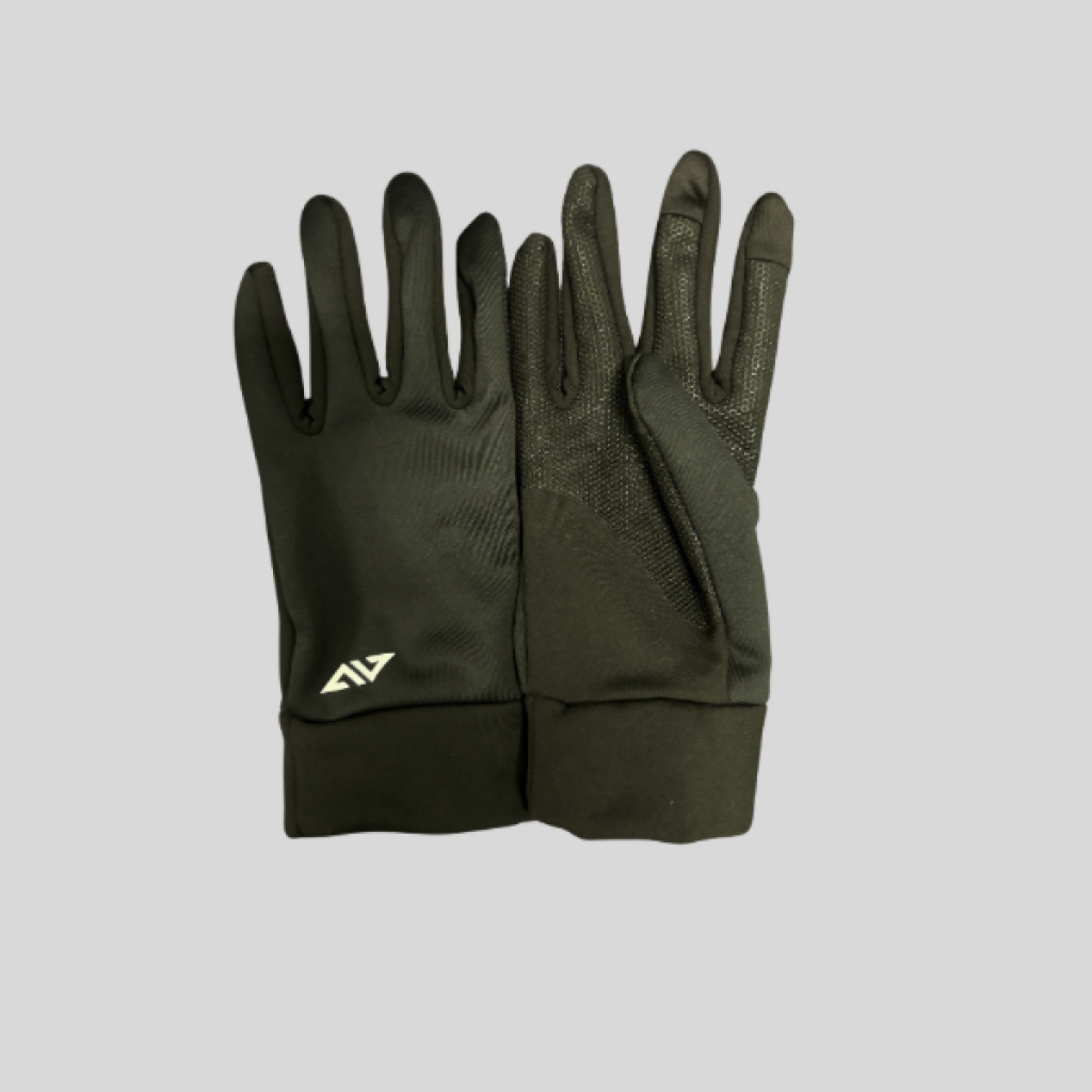 Adult winter gloves for rent at Winterbuddy Singapore