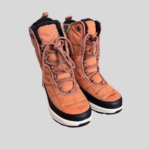 Kamik brown high waterproof insulated snow boots suitable for Japan, Korea, China, Europe, harbin, Scandinavia winter trip