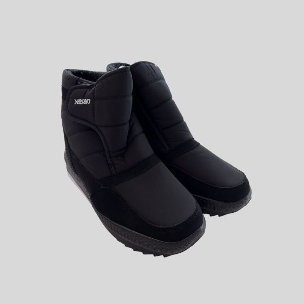 Black ankle velcro waterproof insulated winter boots suitable for Japan, Korea, China, Europe winter trip