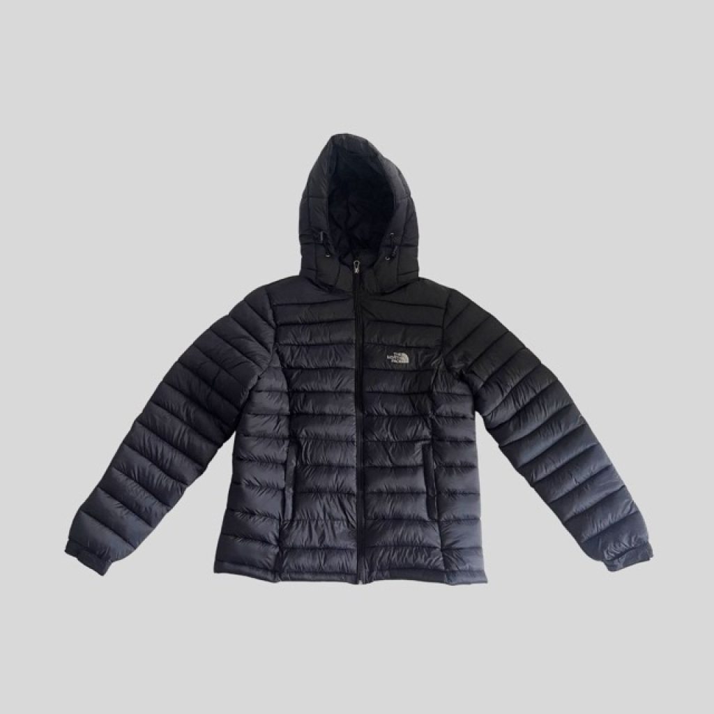 The North Face black waterproof puff jacket suitable for Japan, Korea, China, Australia winter trip
