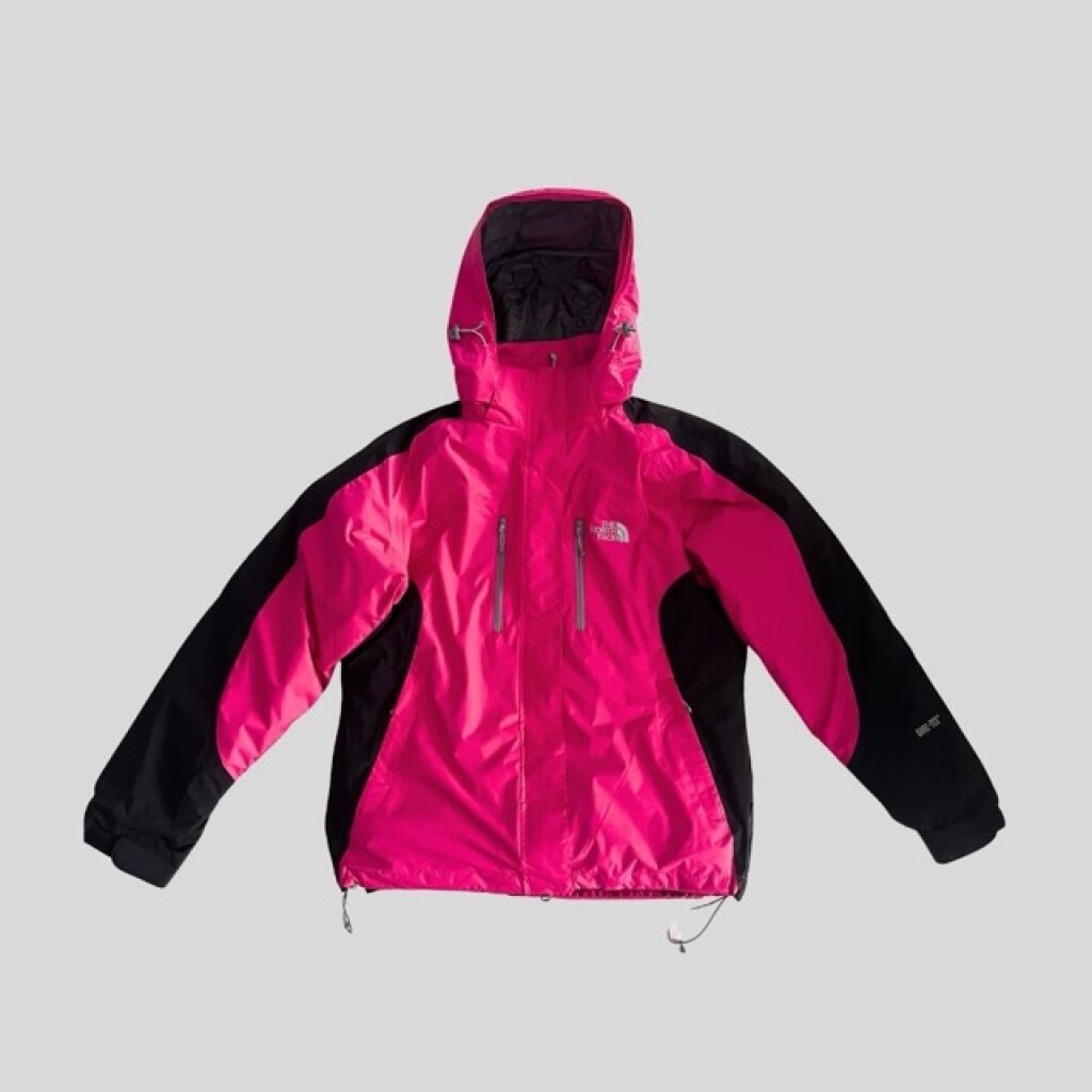 The NorthFace pink hooded waterproof 3 in 1 ski jacket suitable for Japan, Korea, China, Europe, New Zealand, Australia ski trip
