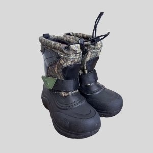 The Northface army green toddler snow boots for Hokkaido, Europe, Harbin, Korea snow travel