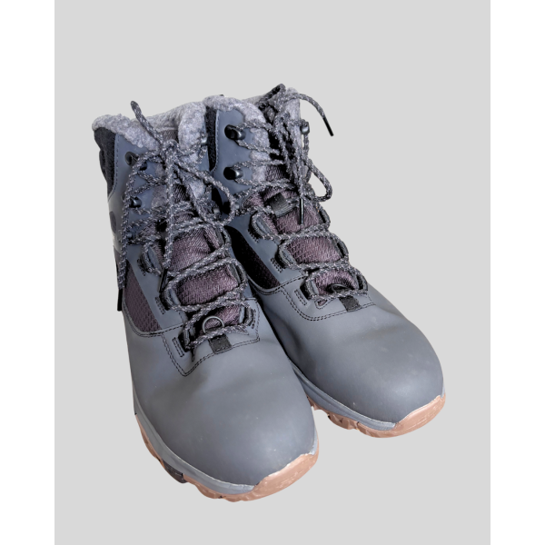 Jack Wolfskin snow boots for rental from Winterbuddy Singapore