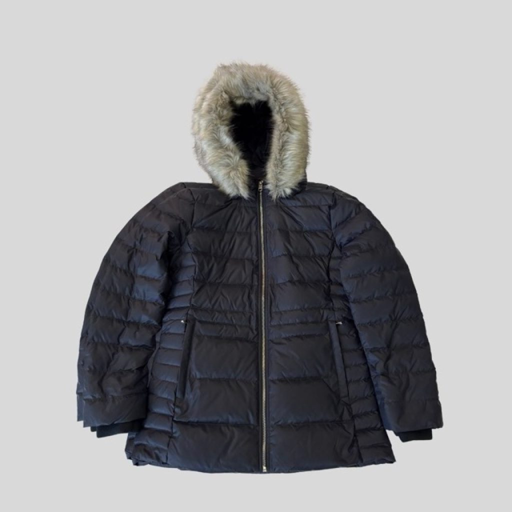 Tommy Hilfiger black hooded waterproof down jacket suitable for Japan, China, Korea, Europe, Harbin, New Zealand, Australia winter trip