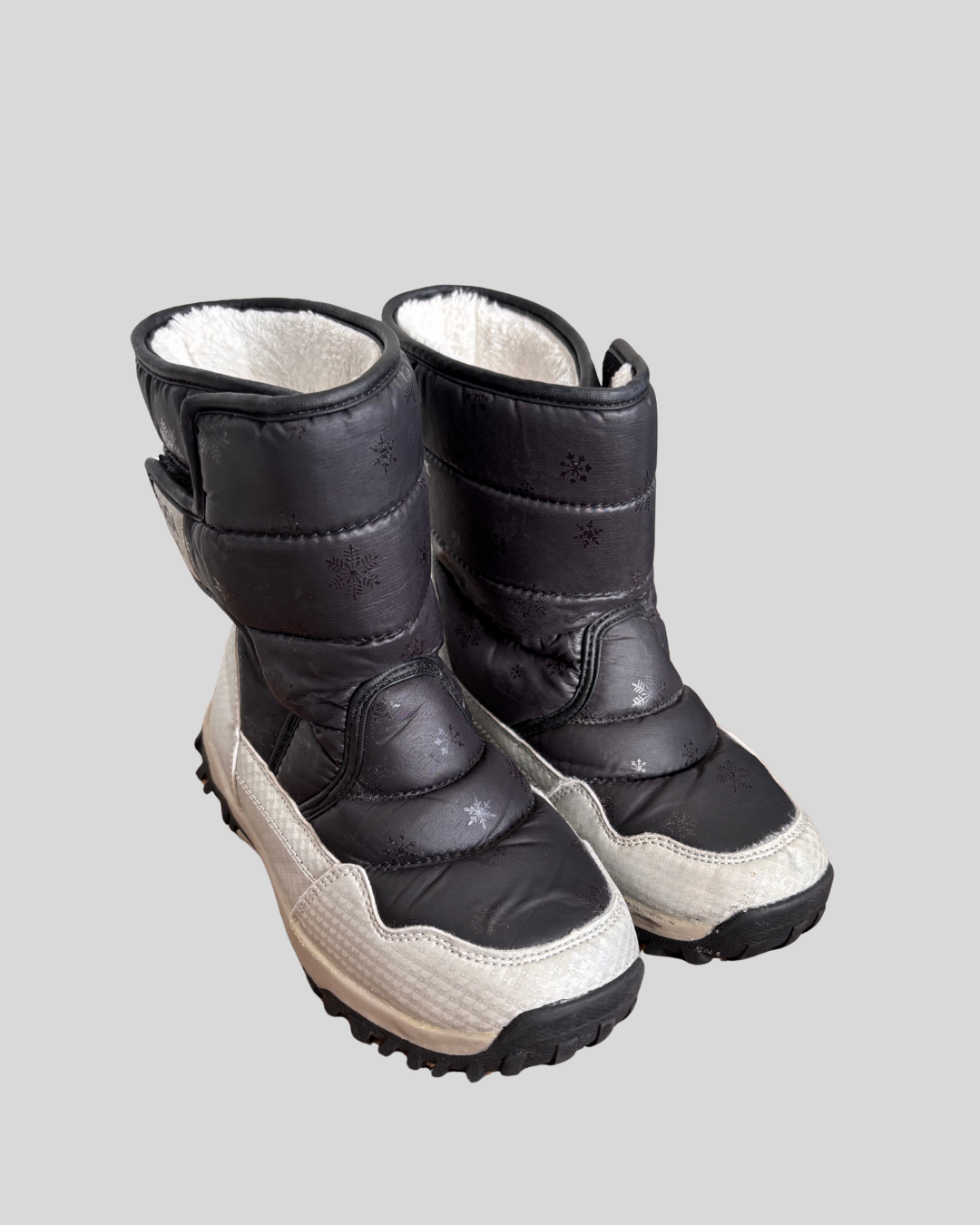 Torrens – Waterproof Insulated Winter Boots (9 – 10Y) 3 kid/toddler winter boots for rent in Singapore