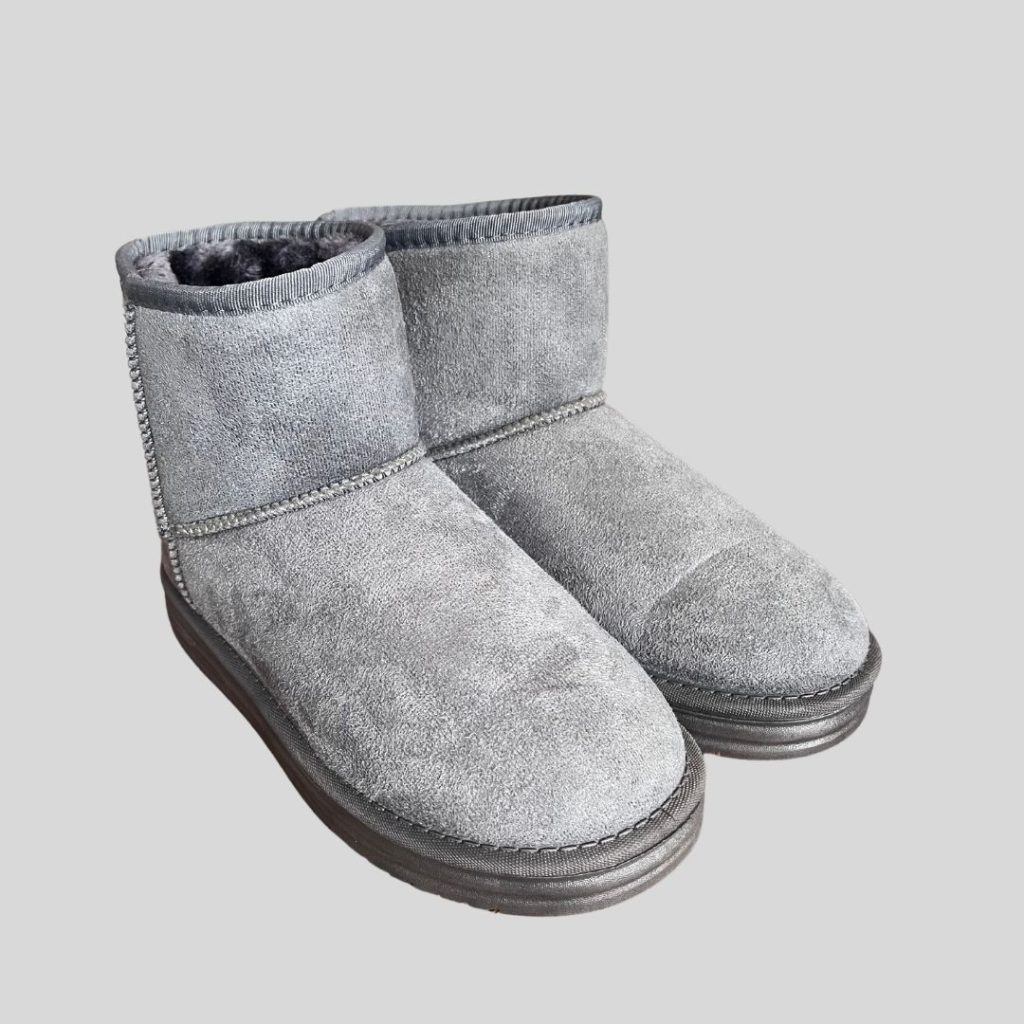 Fashion UGG style brown winter boots suitable for Japan, Korea, China, Europe winter trip