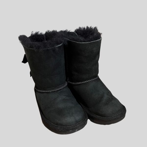 UGG black winter boots for Hokkaido, Europe, Harbin, Korea snow travel