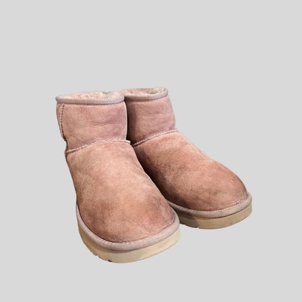 UGG pink wool insulated winter boots suitable for Japan, Korea, China, Europe winter trip