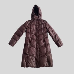Uniqlo burgundy hooded waterproof down jacket suitable for Japan, Korea, China, Europe, New Zealand, Australia winter travel