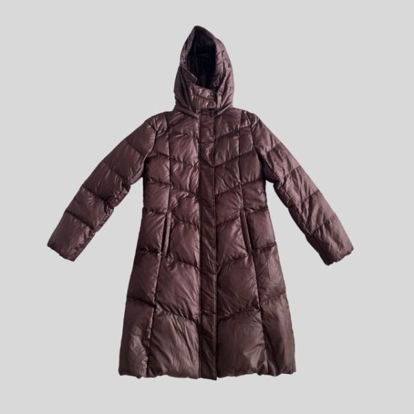 Uniqlo burgundy hooded waterproof down jacket suitable for Japan, Korea, China, Europe, New Zealand, Australia winter travel