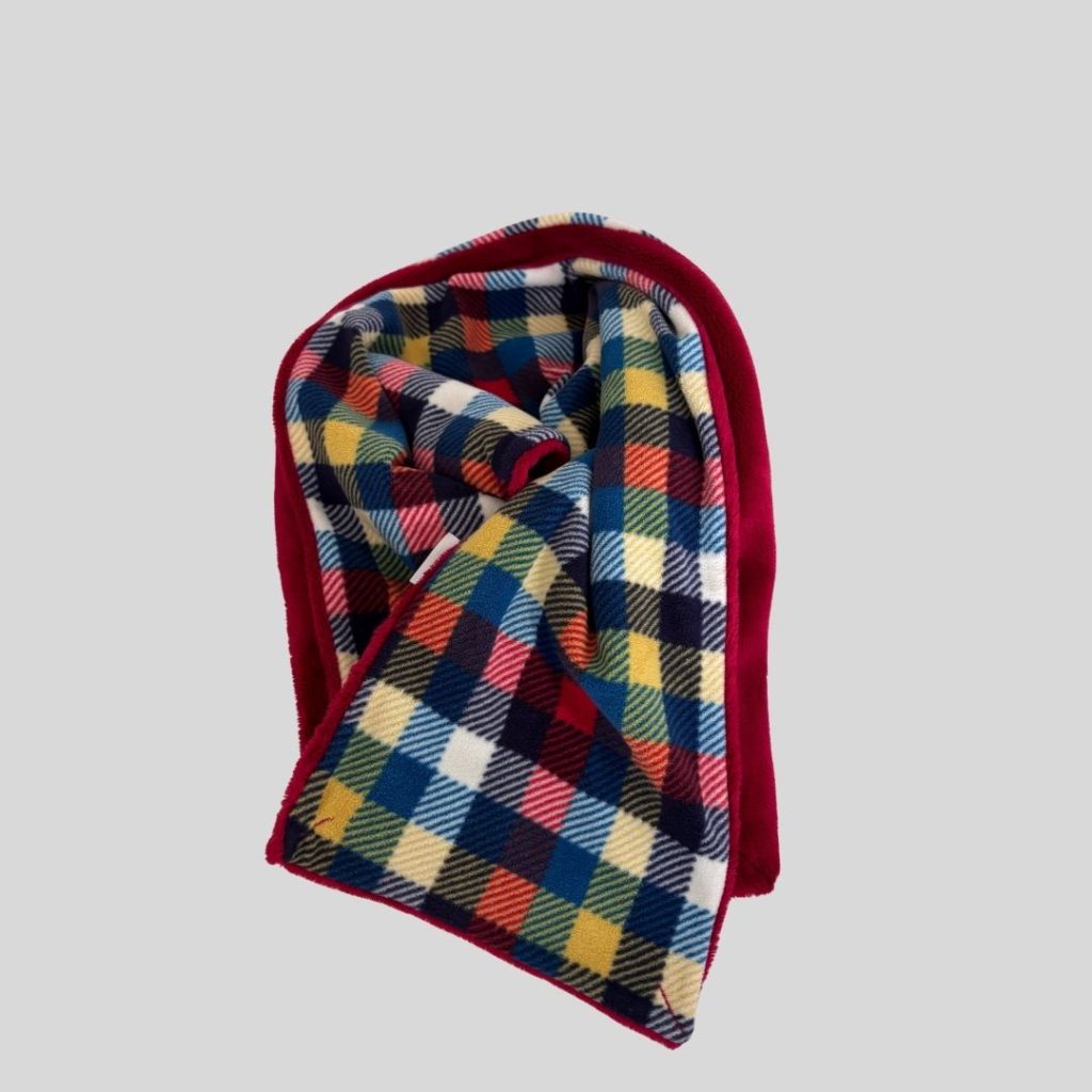 Uniqlo reversible red winter scarf for autumn/winter trip
