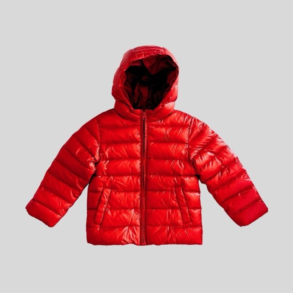 UCB red hooded waterproof down jacket suitable for Japan, Korea, Europe autumn/winter trip