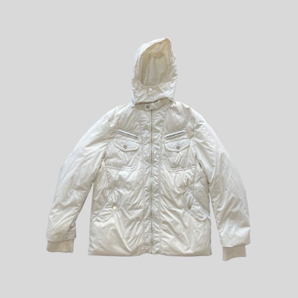 Winter Time white waterproof down jacket suitable for Japan, Korea, China, Europe winter trip