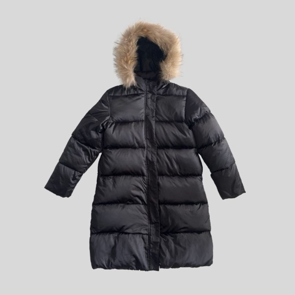 Black fur hooded waterproof down jacket petite suitable for Japan, China, Korea, Europe, Harbin, New Zealand, Australia winter trip
