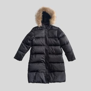Black fur hooded waterproof down jacket petite suitable for Japan, China, Korea, Europe, Harbin, New Zealand, Australia winter trip