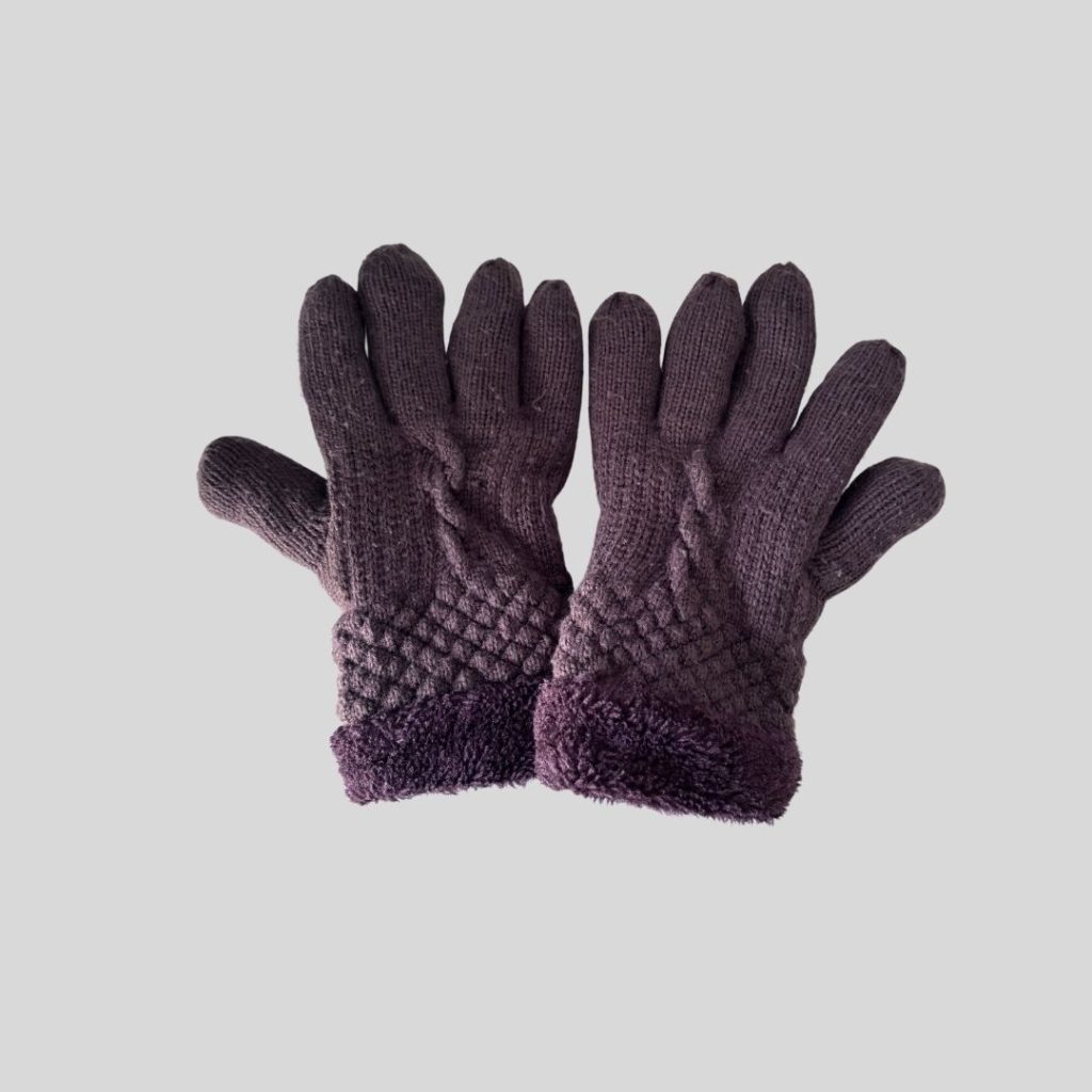 Brown thick knitted gloves suitable Japan, korea, china, winter trip/ski travel