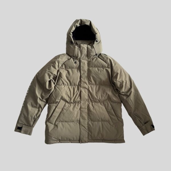 Canada goose green waterproof hooded down jacket for extreme cold weather travel