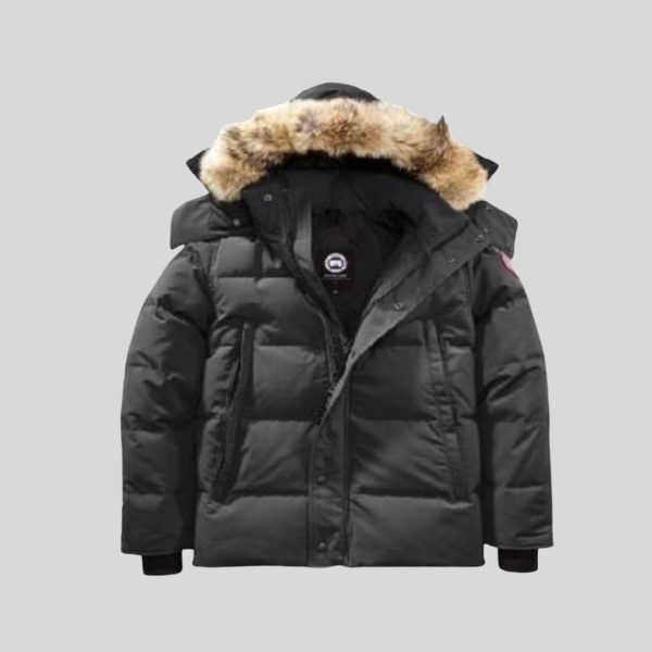 Canada Goose Wyndham black parka jacket suitable for extreme cold trip to harbin, finland, Russia, alaska