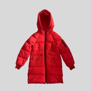 Red hooded waterproof padded jacket suitable for Japan, China, Korea, Europe, Harbin, New Zealand, Australia winter trip