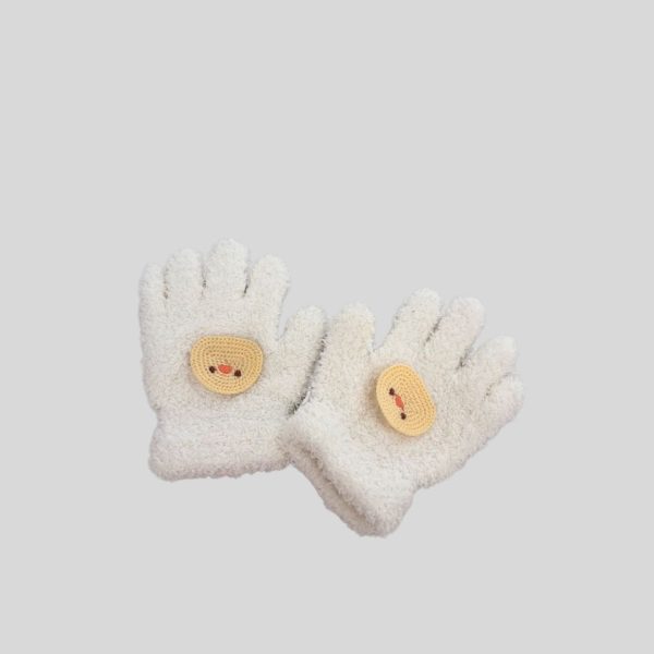 toddler white knitted gloves suitable for winter trip